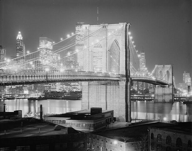 Brooklyn Bridge black and white photo.