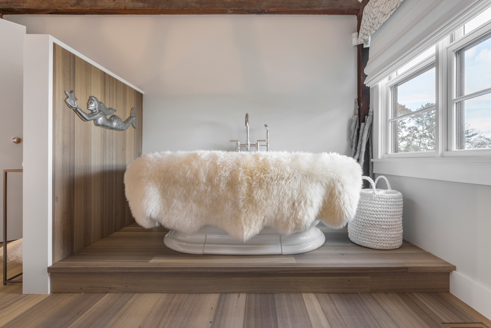 Contemporary bathroom design with matching floor and wall wood paneling.